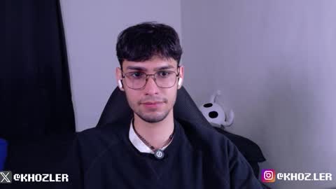 Snapshot of khozler_ chatting on February 22, 2026, 4:02 am khozler_ online show from February 22, 2026, 4:02 am