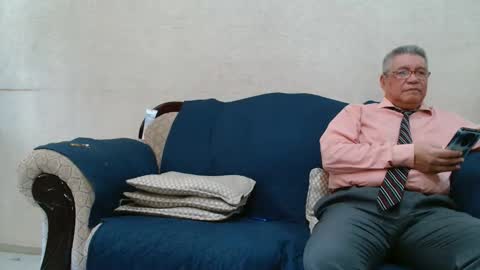 KIA MING AND HER TEACHER online show from December 22, 2025, 9:23 pm