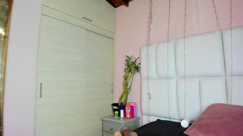    N         M online show from September 18, 2025, 12:07 pm