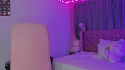 Snapshot of kiara_lovelyy chatting on May 24, 2026, 3:44 am Kiara online show from May 24, 2026, 3:44 am