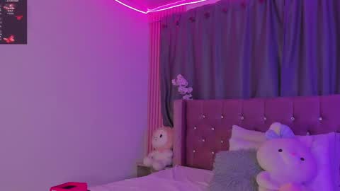 Snapshot of kiara_lovelyy chatting on May 25, 2026, 3:23 am Kiara online show from May 25, 2026, 3:23 am