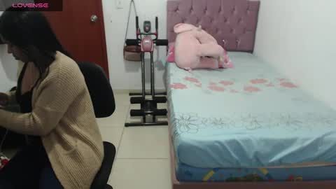 Snapshot of kiara_williamss chatting on December 22, 2024, 12:17 am Kiara online show from December 22, 2024, 12:17 am