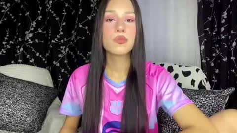 Snapshot of kiaratulowski chatting on July 18, 2026, 4:22 pm Mary online show from July 18, 2026, 4:22 pm