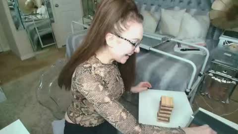 Kia Rose online show from September 28, 2025, 6:19 am