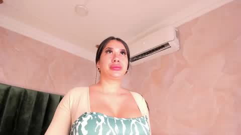 Snapshot of kiim_taaylor chatting on May 12, 2026, 8:22 am Kim online show from May 12, 2026, 8:22 am