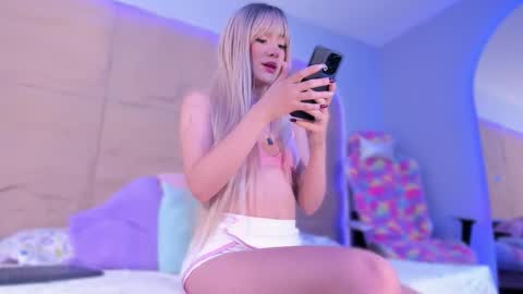 Snapshot of kiimcooper chatting on February 19, 2026, 11:06 am KIM COOPER online show from February 19, 2026, 11:06 am