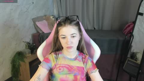Kiki online show from April 30, 2026, 1:01 am