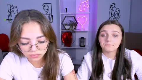 kiki_swan online show from September 16, 2025, 5:41 am