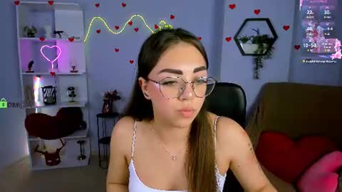 Snapshot of kiki_swan chatting on June 10, 2026, 7:57 pm kiki_swan online show from June 10, 2026, 7:57 pm