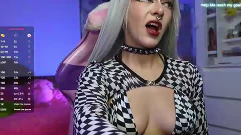 kiki online show from July 17, 2026, 10:03 pm