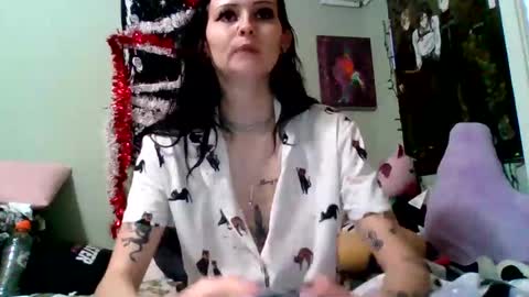 Kat 3 online show from December 15, 2025, 10:36 pm