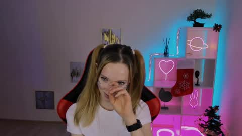 kim_boyd online show from December 14, 2024, 5:36 pm