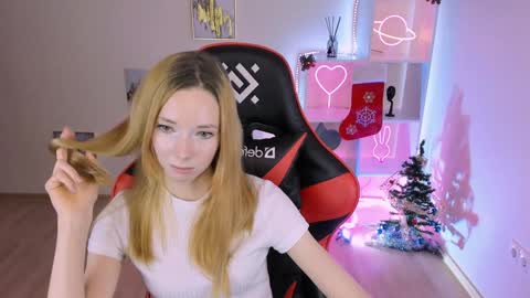 kim_boyd online show from December 16, 2024, 3:11 pm