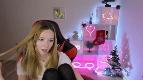 kim_boyd online show from December 18, 2024, 3:11 pm