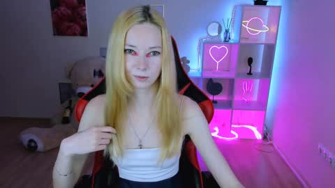 kim_boyd online show from January 31, 2025, 11:56 am