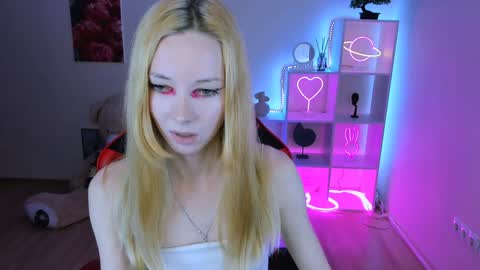 kim_boyd online show from January 31, 2025, 3:33 pm