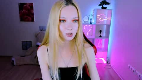 kim_boyd online show from February 19, 2025, 6:32 pm