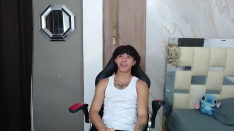 Snapshot of kim_curly_ chatting on May 6, 2026, 1:05 pm KIM online show from May 6, 2026, 1:05 pm