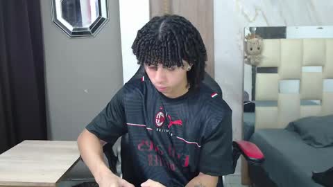 Snapshot of kim_curly_ chatting on May 10, 2026, 2:33 pm KIM online show from May 10, 2026, 2:33 pm