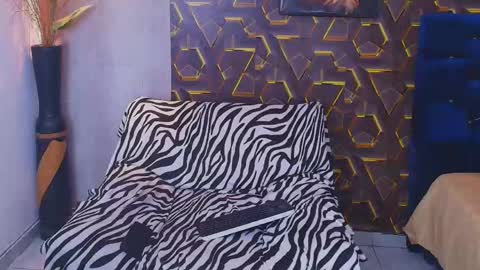 Snapshot of kim_curly_ chatting on May 23, 2026, 4:33 pm KIM online show from May 23, 2026, 4:33 pm