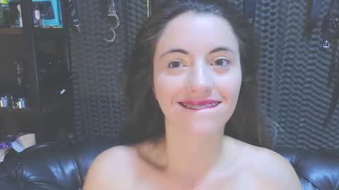  KIMBERLY SWAN  online show from January 27, 2025, 8:39 pm