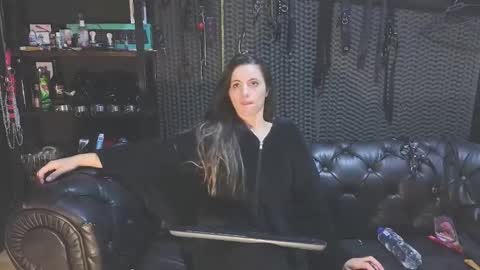  KIMBERLY SWAN  online show from February 18, 2025, 3:10 am