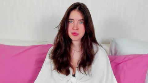 KimberlyBond online show from December 14, 2025, 7:18 pm