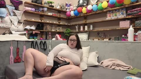 kimberlycaprice online show from February 6, 2025, 4:25 pm