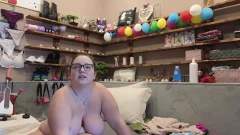 kimberlycaprice online show from February 11, 2025, 11:32 am