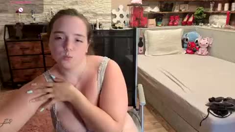 kimberlycaprice online show from July 28, 2026, 4:39 pm