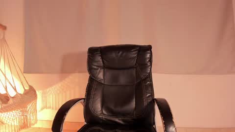 Kim online show from February 23, 2025, 1:10 pm