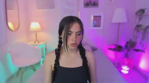 kimdyy_ online show from June 16, 2026, 7:27 pm