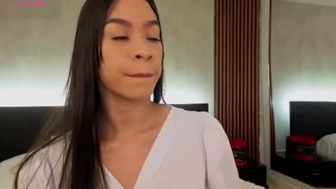 kimhilton online show from July 29, 2026, 3:37 am