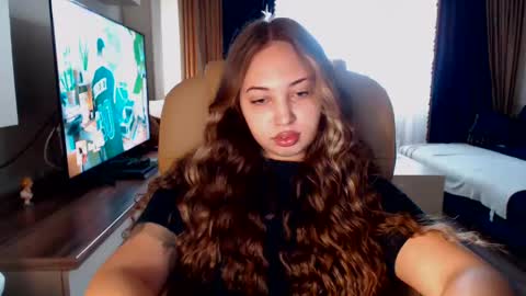 Kim Lee  online show from January 8, 2025, 12:37 pm