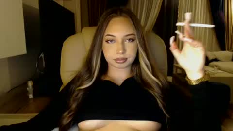 Kim Lee  online show from February 17, 2025, 4:48 pm