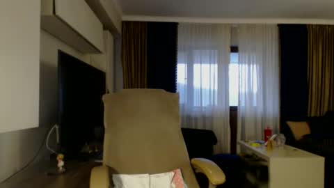 Kim Lee  online show from October 3, 2025, 2:36 pm