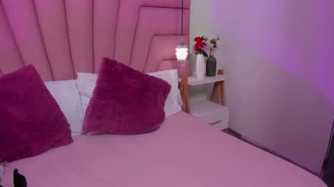 kimluna1 online show from February 15, 2026, 4:20 am