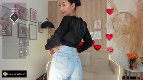 Snapshot of kimm_khalifa chatting on February 17, 2025, 8:36 pm Kim online show from February 17, 2025, 8:36 pm