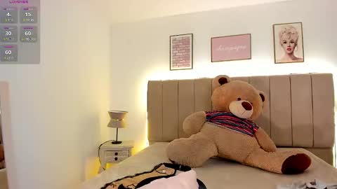 Snapshot of kimm_khalifa chatting on November 14, 2025, 4:00 am Kim online show from November 14, 2025, 4:00 am