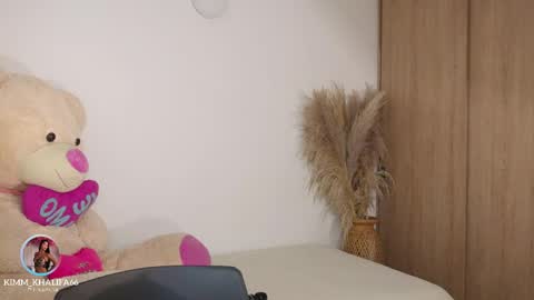 Kim  online show from April 6, 2026, 1:47 am