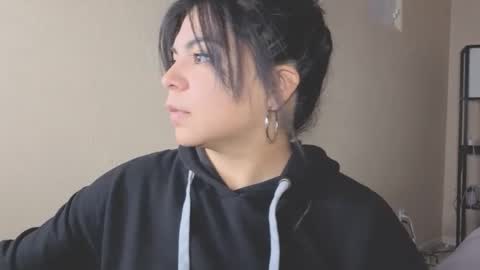 Snapshot of kimmiakiss22 chatting on March 8, 2025, 12:22 am Kimmi online show from March 8, 2025, 12:22 am