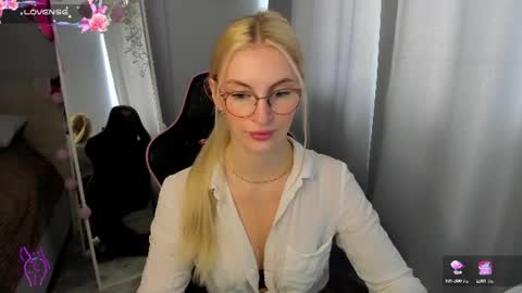 kimmy1_powell online show from June 30, 2026, 4:02 am