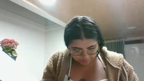 Snapshot of kimmy_kimmy_ chatting on December 4, 2024, 11:24 pm Kimmy online show from December 4, 2024, 11:24 pm
