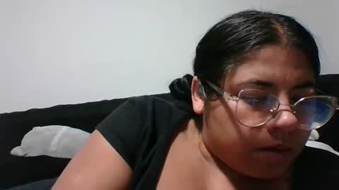 Snapshot of kimmy_kimmy_ chatting on January 21, 2025, 1:29 am Kimmy online show from January 21, 2025, 1:29 am