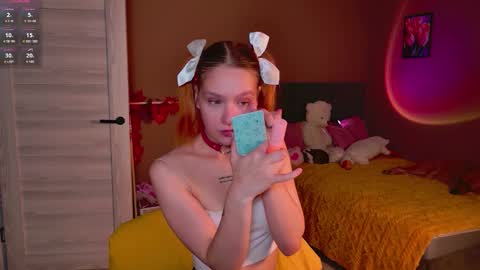 KimmyCutes online show from November 11, 2025, 1:44 pm