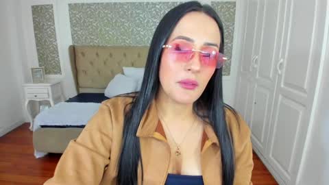 Snapshot of kimwessel_ chatting on May 19, 2026, 7:20 pm Kim online show from May 19, 2026, 7:20 pm