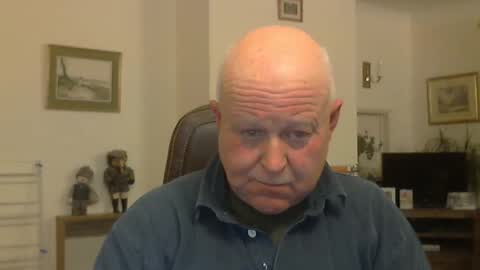 Snapshot of kindahairy4u chatting on December 31, 2024, 8:02 pm kindahairy4u online show from December 31, 2024, 8:02 pm