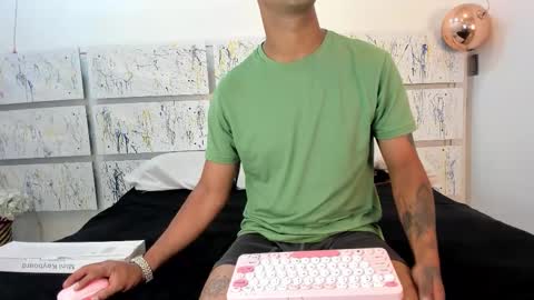 NIKKY AND MAIK online show from December 21, 2025, 1:29 pm