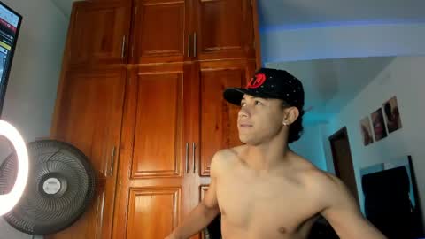 Snapshot of king_ares1 chatting on May 4, 2026, 11:06 am king_ares1 online show from May 4, 2026, 11:06 am