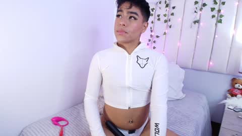 Snapshot of king_azahell chatting on January 3, 2025, 1:59 am king help me reach 100 likes online show from January 3, 2025, 1:59 am